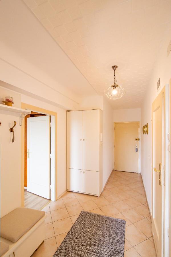 Best Rated Central Apartment Vienna - Ac, Wifi, 24H7Days Self Check-In, Board Games, Netflix Exterior foto