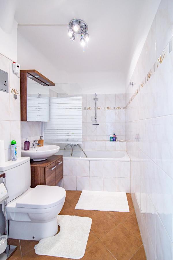 Best Rated Central Apartment Vienna - Ac, Wifi, 24H7Days Self Check-In, Board Games, Netflix Exterior foto